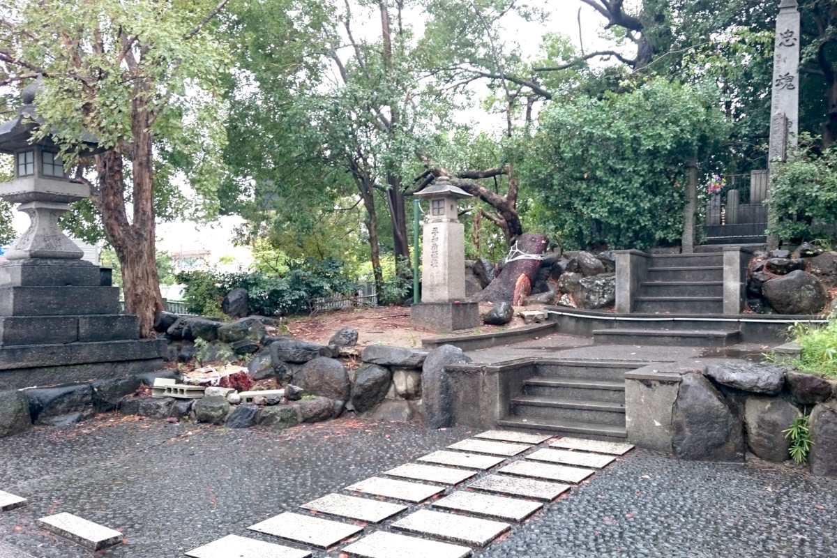 茨木神社忠魂碑